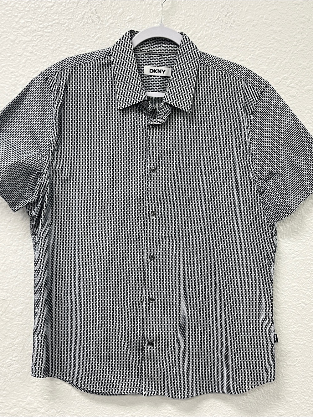 DKNY Men’s Black and White Short Sleeve Button-Down Shirt
#1276